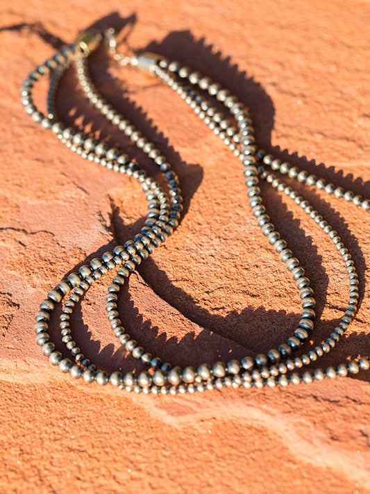 Navajo Pearl 22 Necklace