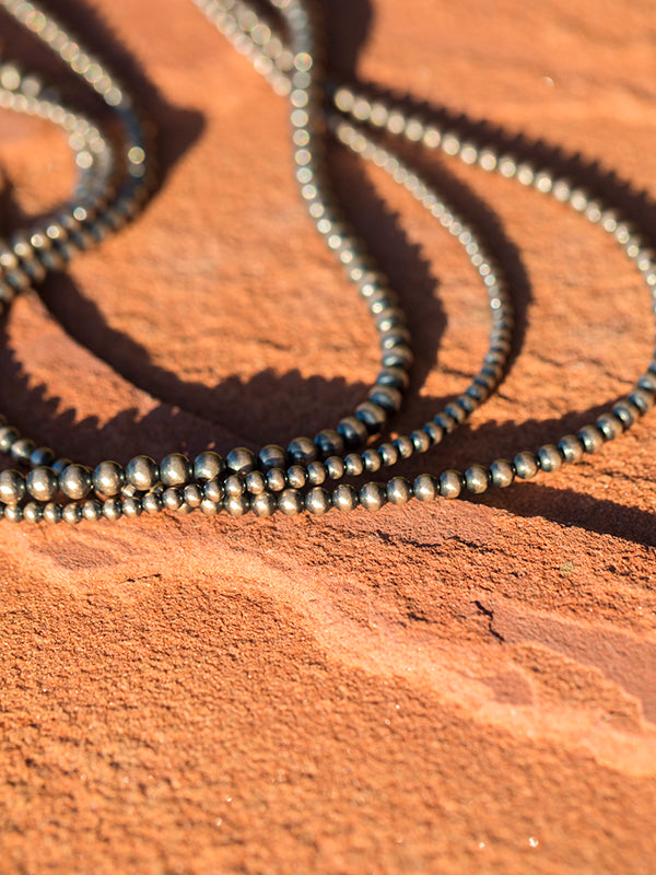 Navajo Pearl 22 Necklace